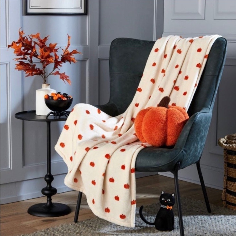 Mini Pumpkin Printed Halloween Throw Blanket - Hyde & EEK! Boutique™ 2023